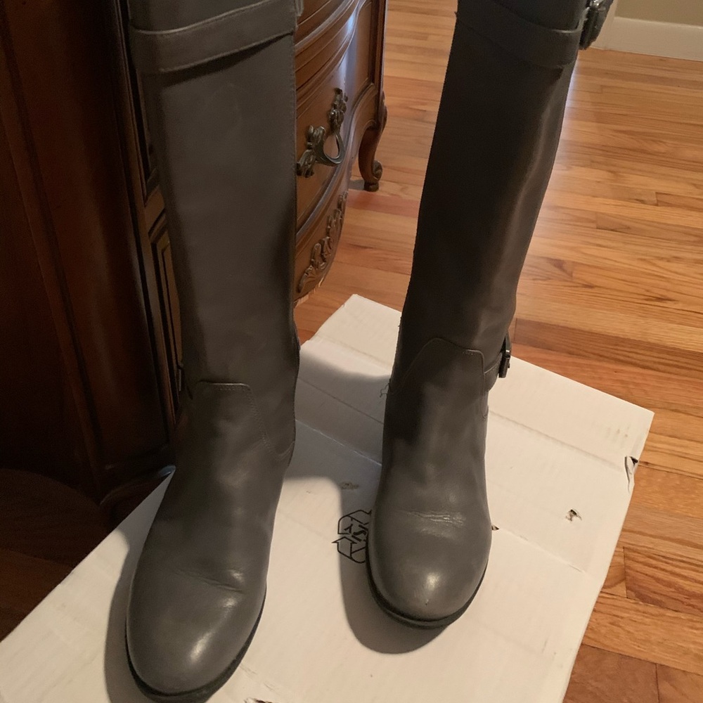 Women’s heeled boots